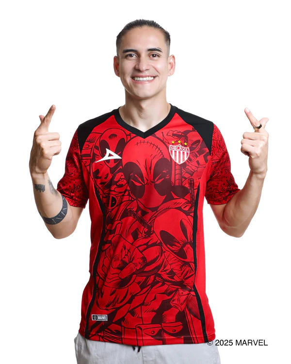 Pirma Camiseta Necaxa Edición Deadpool